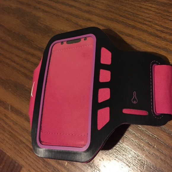 Sports arm band for iPhone 4 and iPhone 5....