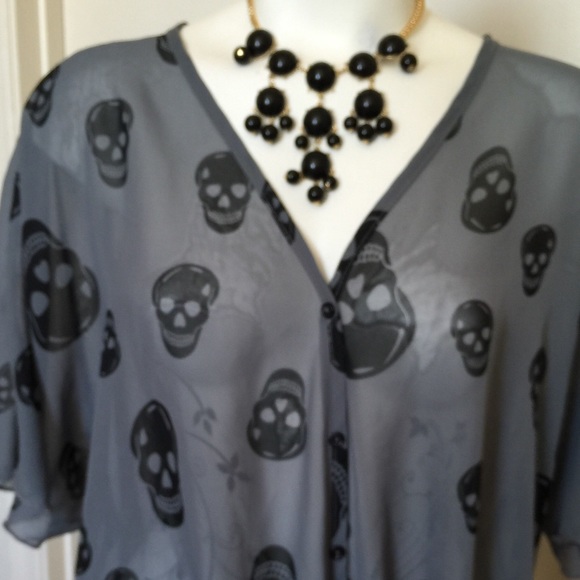 PLUS SIZE SKULLS TOP