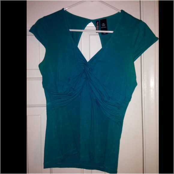 Key hole shirt