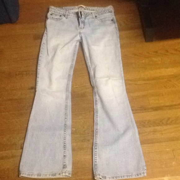 ON HOLd! Cute flare jeans !