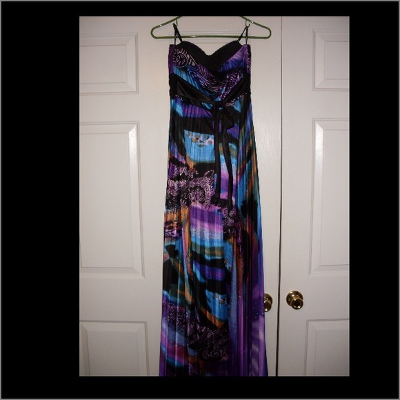 Strapless semi-formal dress