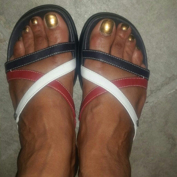 Tommy Slides - Picture 2 of 3