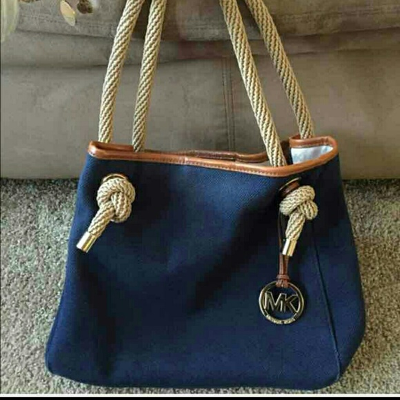 SOLD ON VINTED! - Picture 3 of 4