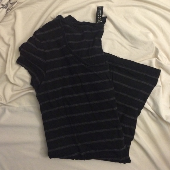 H&M grey and black striped scoop neck tee