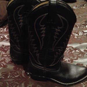 Size 10.5(mens) or 12 in women's cowgirl/boy boots