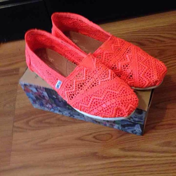 Coral toms