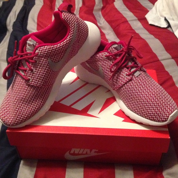 Nike Shoes - Nike Women's Rosherun
