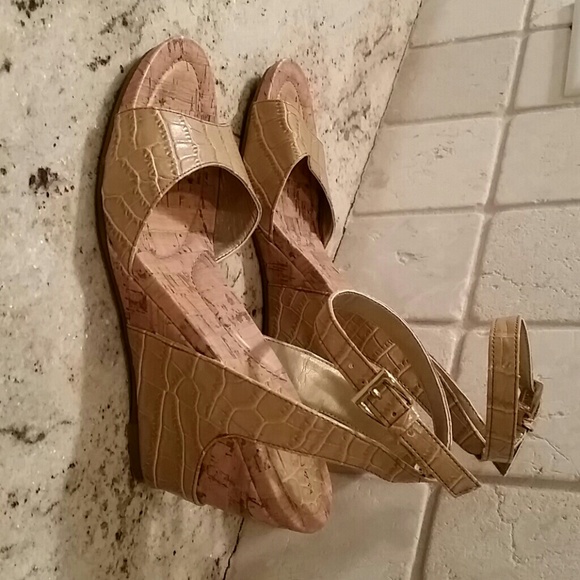 Wedge sandals