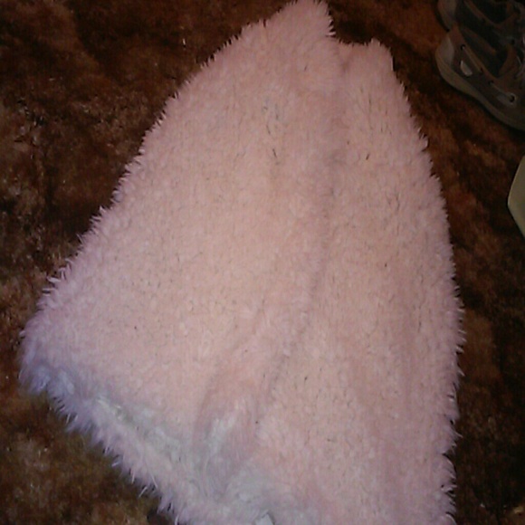 Fuzzy vest - Picture 1 of 4
