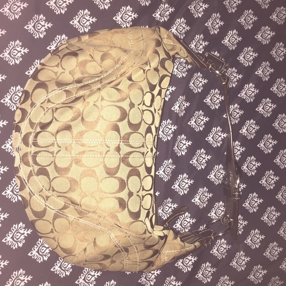 Coach Handbags - 💕Brown Coach Purse 💯% Authentic💕