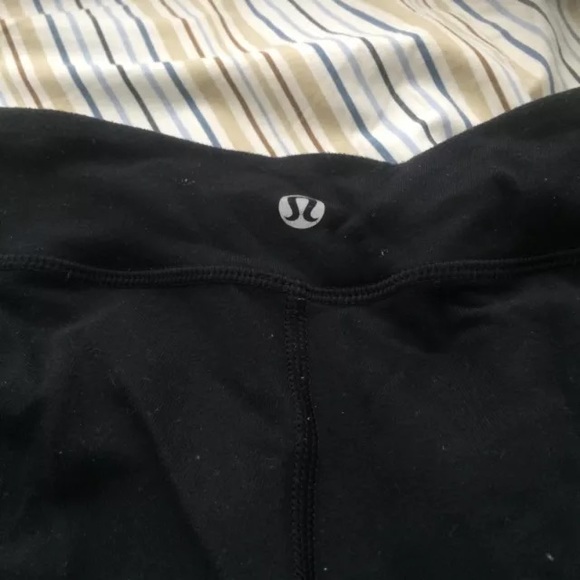 LULULEMON crops size 2 ❤️ - Picture 3 of 4