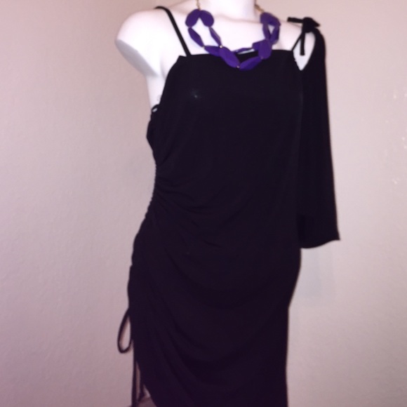 black one sided sleeved and string gathered top - Picture 4 of 4