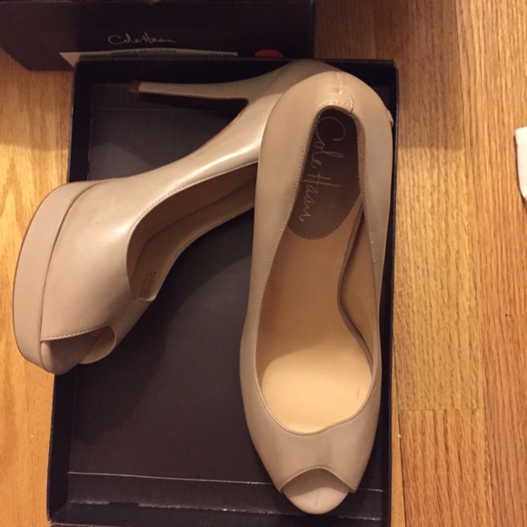 Cole Haan size 10 Nike air Nude peep toe pump