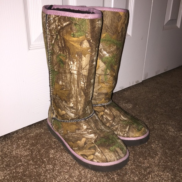Pink/Camo Airwalk boots