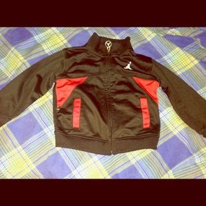 2T boy zipped up hoodie. Great condition.
