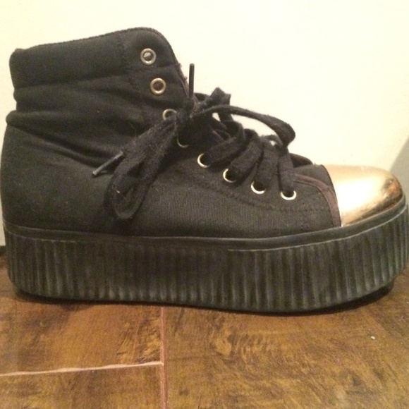 Platform with gold studded toe - Picture 2 of 3