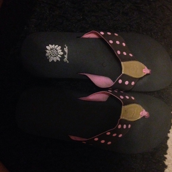 Yellow box flip flops !