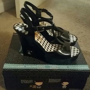 Black jelly wedges