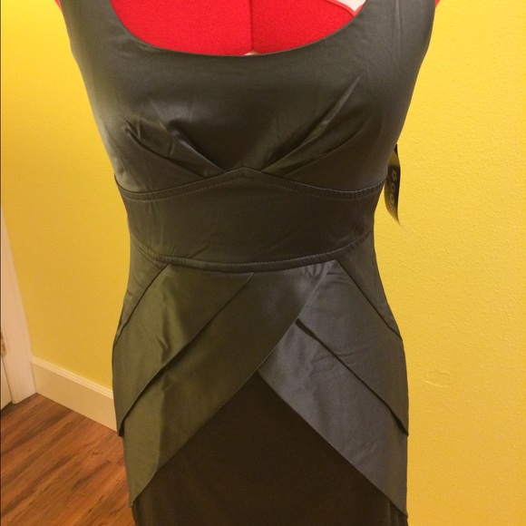 SOLD 🌷Host Pick🌷 Dark grey dress - Picture 4 of 4