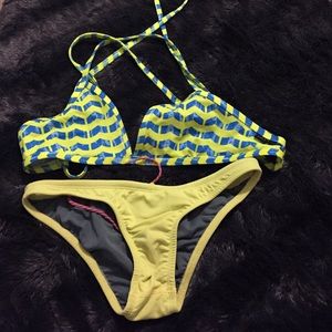 Jolyn triangle chevron top Brazilian med bottom