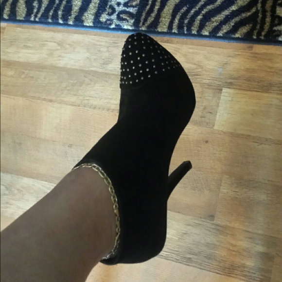 Studded Black Ankle Boots! ?? - Picture 2 of 2