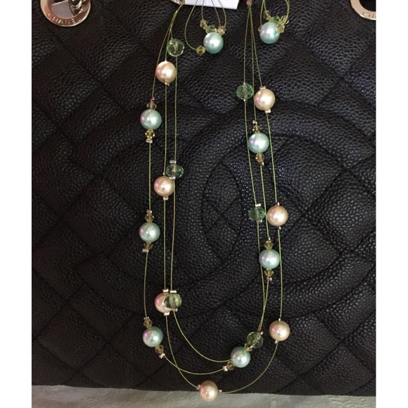 Pearl earrings & Necklace💗 - Picture 2 of 3