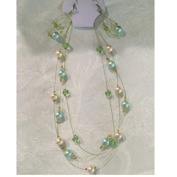 Pearl earrings & Necklace💗 - Picture 3 of 3