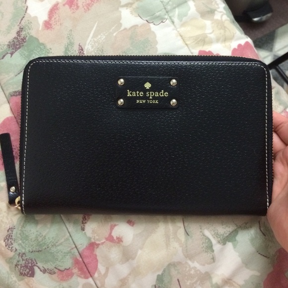 ❌sold❌ NWOT Kate spade Wellesley zip travel wallet