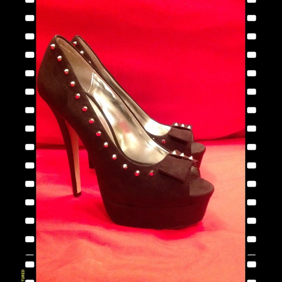 Rock stud platform heels with bow