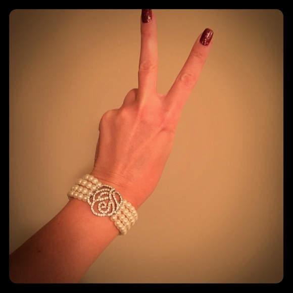 Pearl and rhinestone bracelet