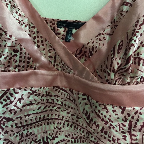 ⚠️Clearance⚠️ Pretty shiny Top M - Picture 2 of 4