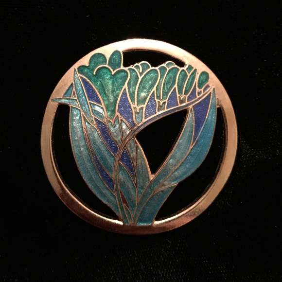 Spring inspired enamel pin.