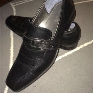 Men's GUESS slip on dress shoe
