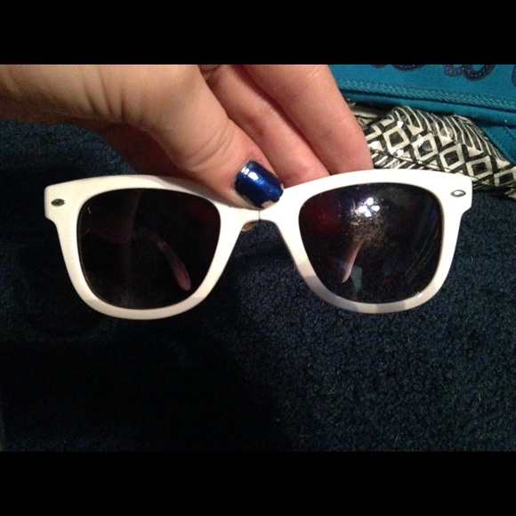 Foldable sunglasses