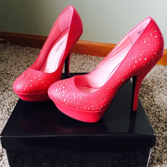 JustFab Platform Pink Cutout Leather Heels 7.5