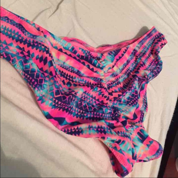 CS cheeky bottoms