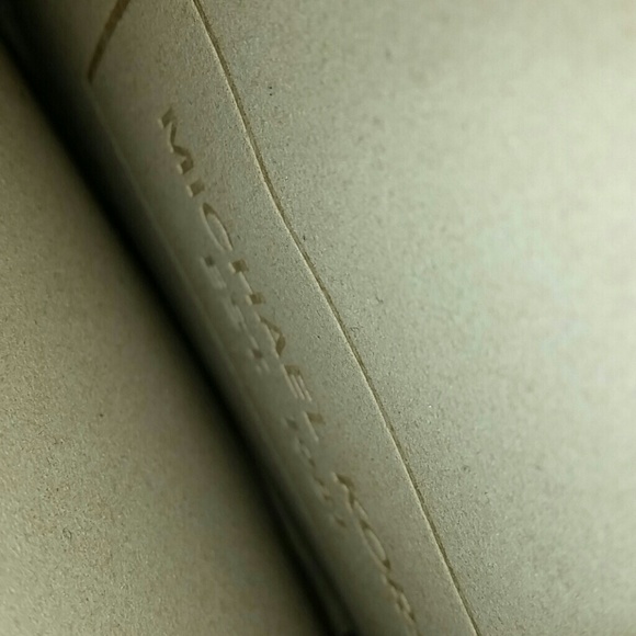 Michael Kors iPad case - Picture 3 of 3