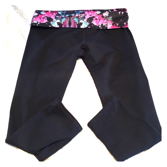 Fabletics crops EEUC in a fun fold over print