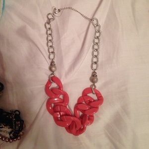 Fun light pink link necklace 💗