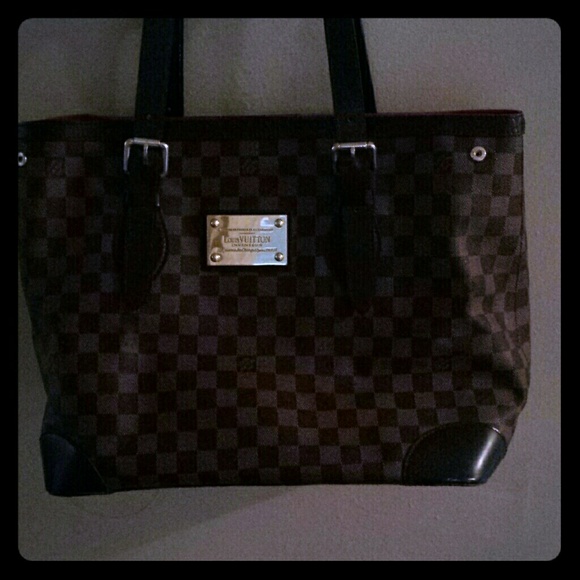 Not authentic but it in perfect condition.