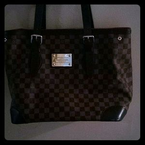 Not authentic but it in perfect condition.