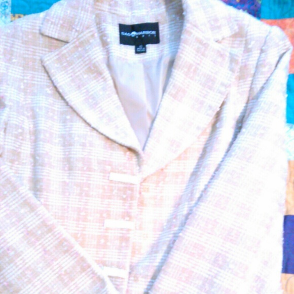 LOOK! 2 PC Suit by Sag Harbor