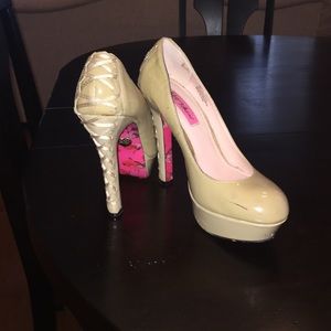 Betsey Johnson pumps