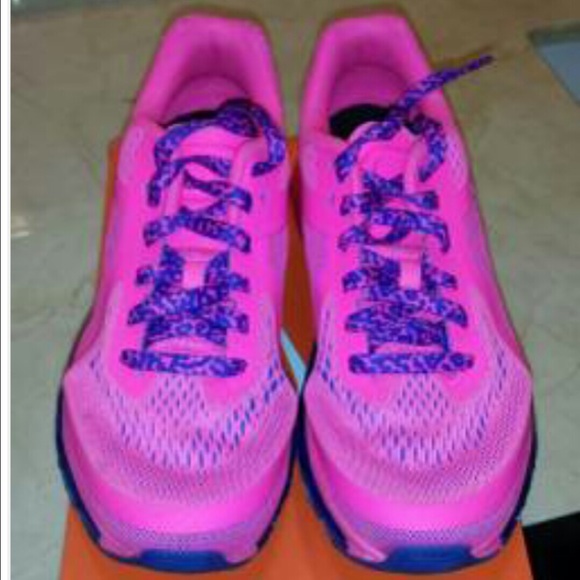 Nike Fits: Women's size 7 or Kids size 5.5 too