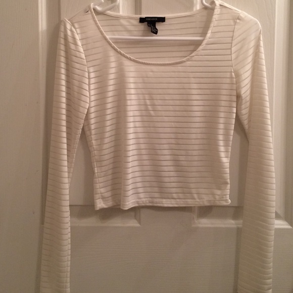 Long sleeve crop top