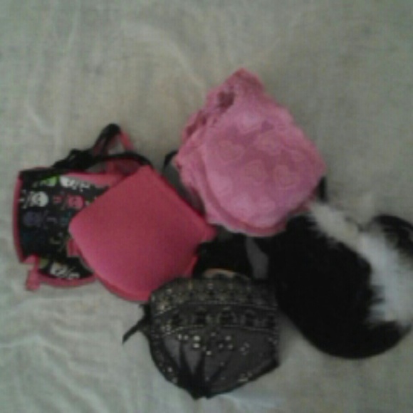 4 bras