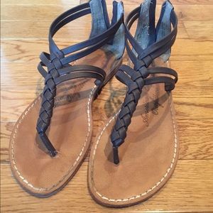 Cute strappy sandals!!