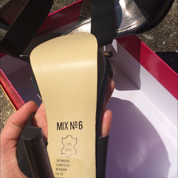 🔥Hot snakeskin/bondage style platform stilettos🔥 - Picture 3 of 4