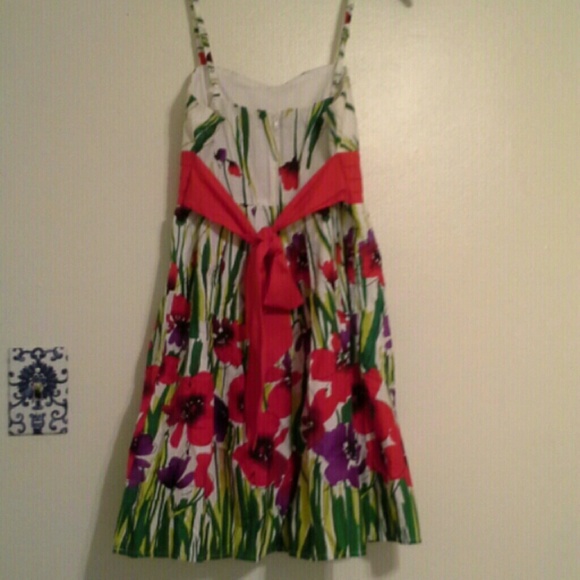 DONATING Gorgeous floral dress Easter - Picture 2 of 2