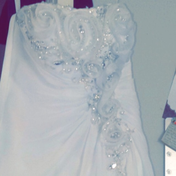 Wedding dress - Picture 2 of 2